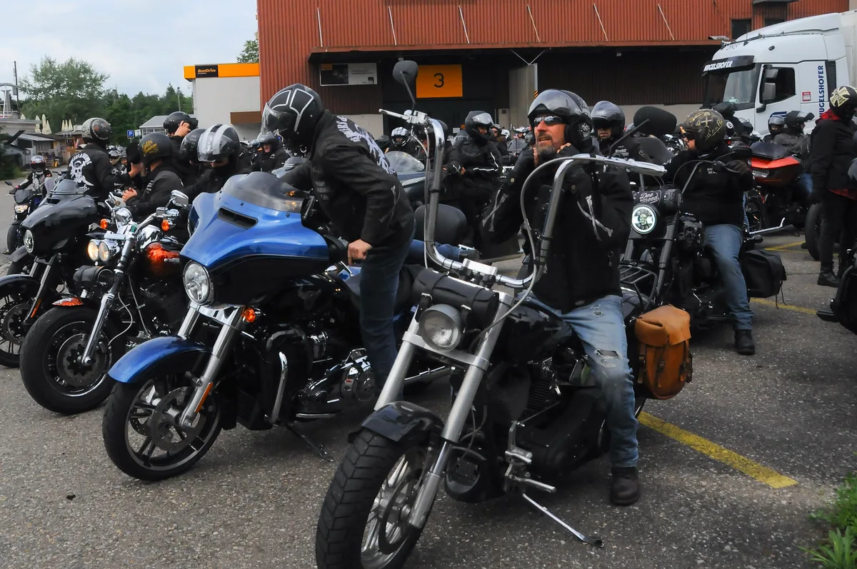 Wenn der Helm zugeschnallt ist… Knapp 170 Personen nehmen dieses Jahr am traditionellen Ramp Ride teil.